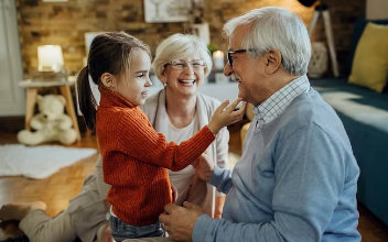 Oma, Opa, Influencer. Studie zeigt: Großeltern haben prägenden Einfluss auf ihre Enkel